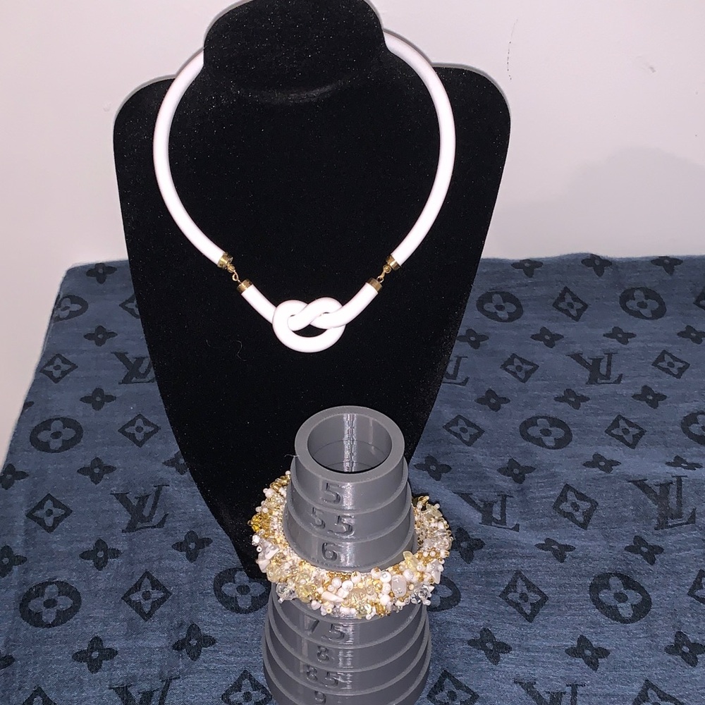 Elegant White and Gold Necklace and Bracelet Set